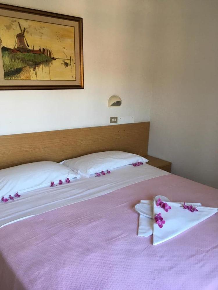 Hotel Peonia Rimini Eksteriør billede